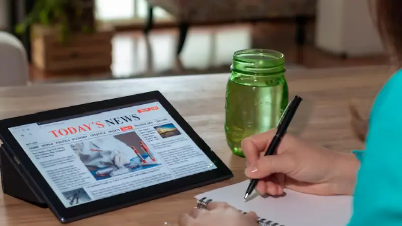 Readers exploring the latest digital trends and tech updates on LogicalShout News homepage.”